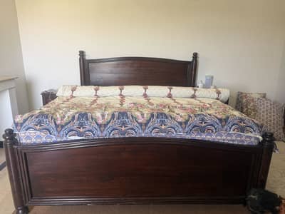 Diyar wood bed - Elegant Style