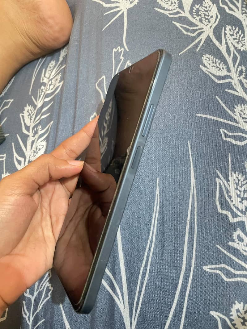 Realme C63 3