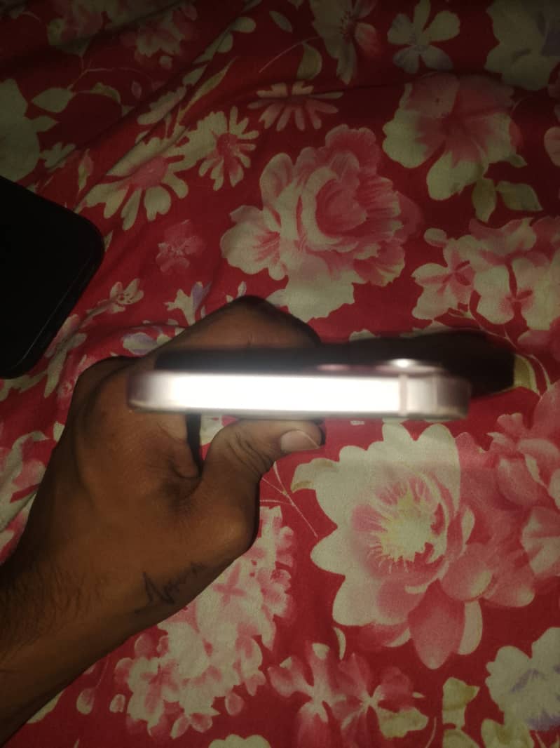 Apple iPhone 15 5
