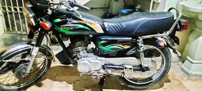 unique 125 cc 2016 last month karachi 03188308655