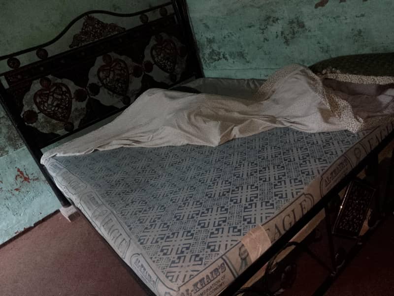 iron bed 1