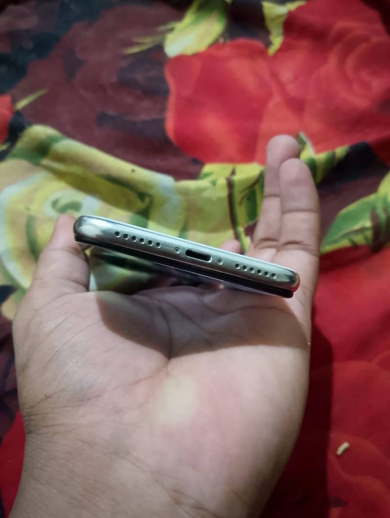 Apple iPhone X 4