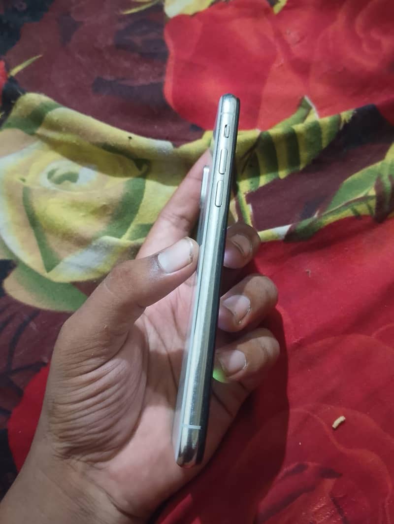 Apple iPhone X 5