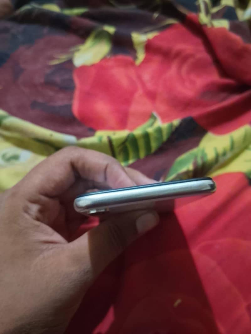 Apple iPhone X 6