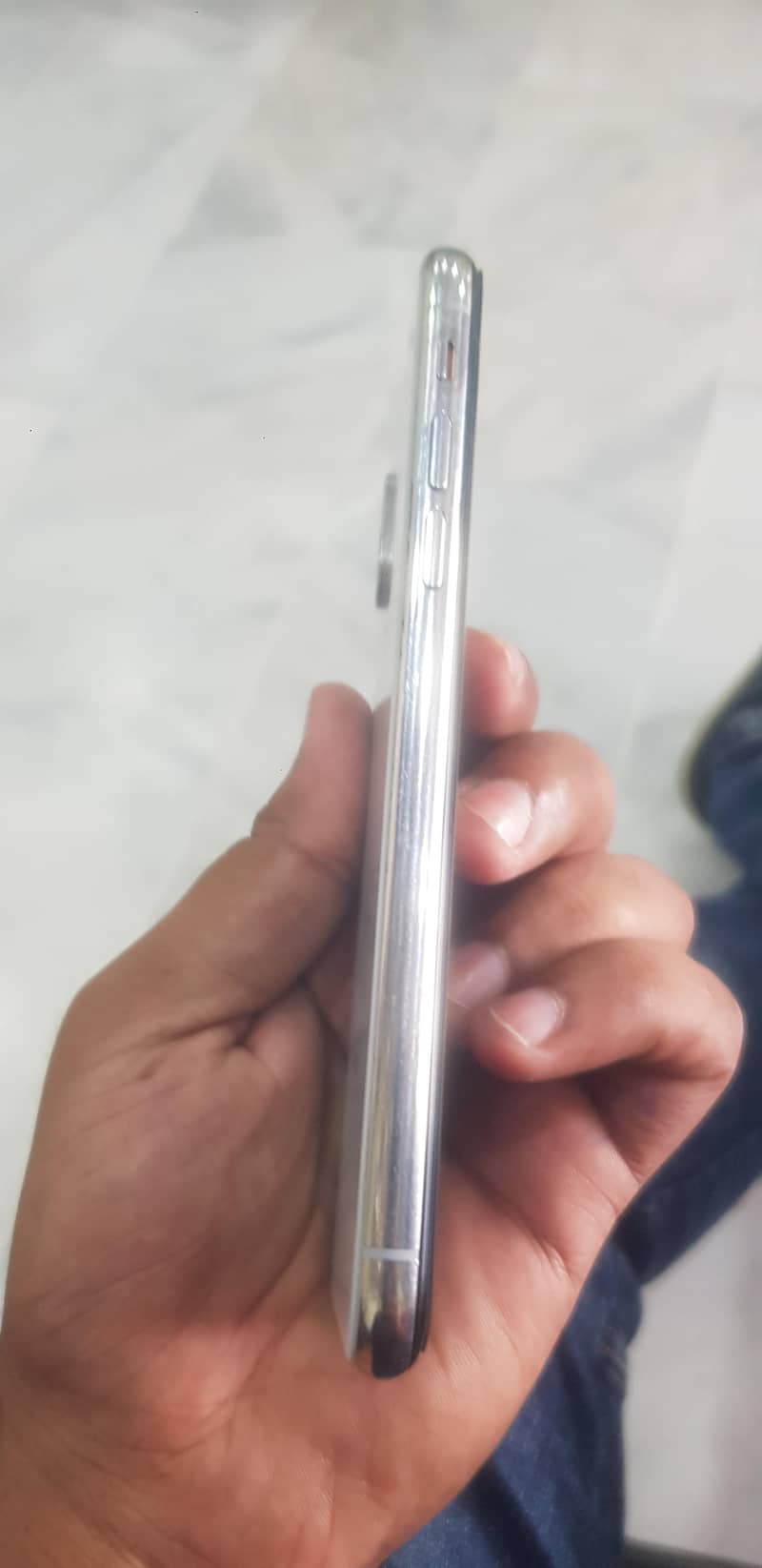 Apple iPhone X 4