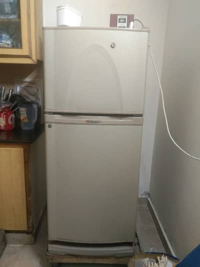 dawlance fridge medium