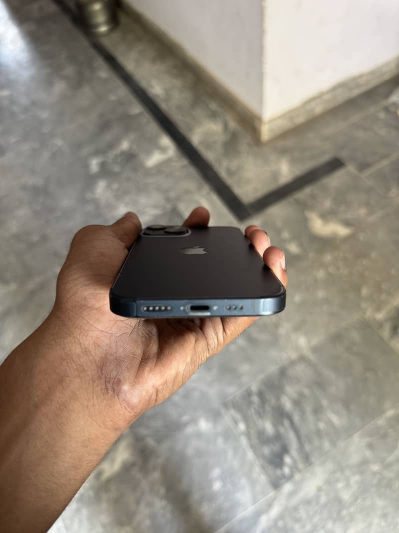 iPhone 13 4