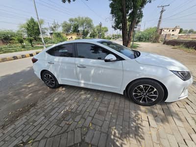 Hyundai Elantra 2022