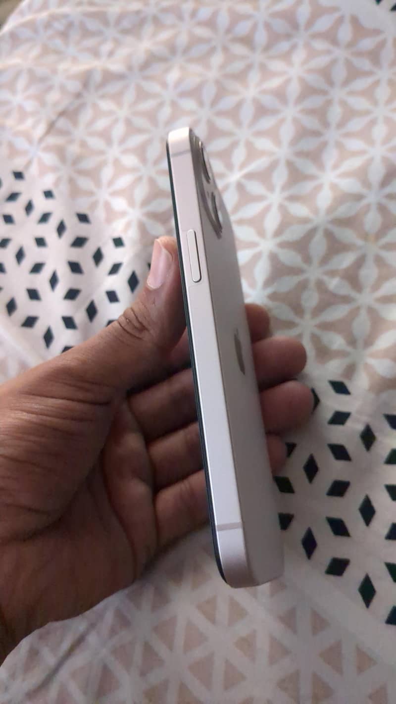 Apple iPhone 13 1