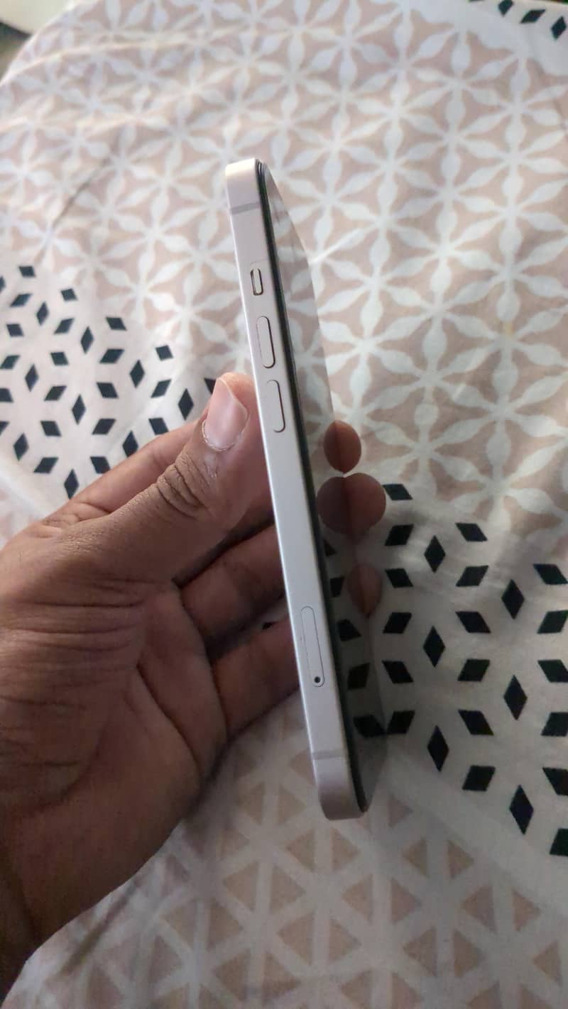 Apple iPhone 13 2