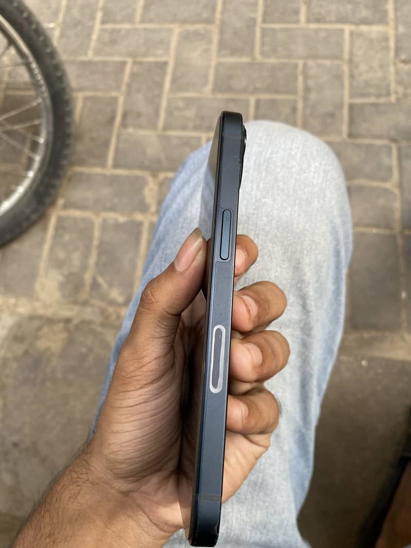 Apple iPhone 13 1
