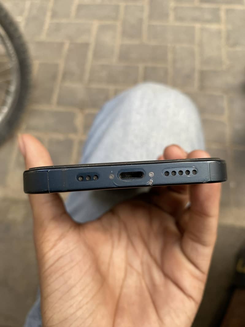 Apple iPhone 13 2