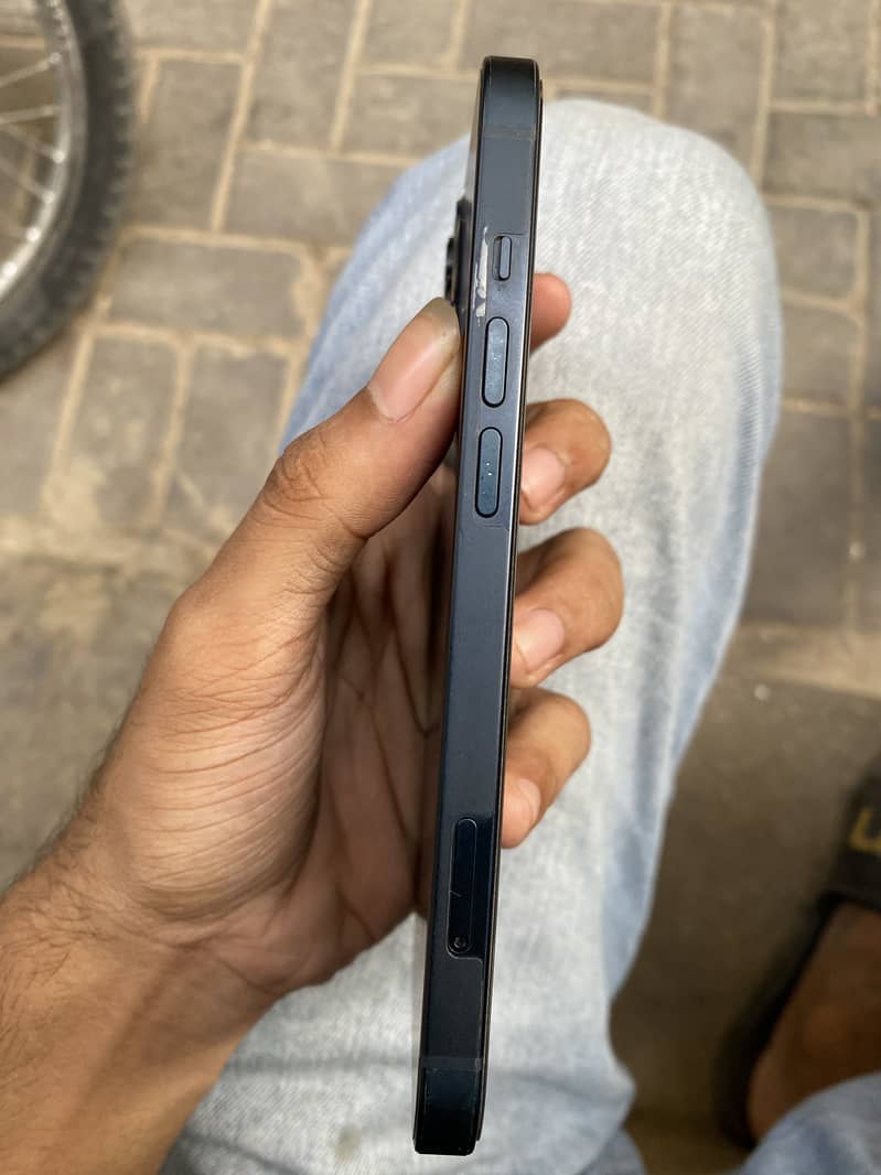 Apple iPhone 13 4