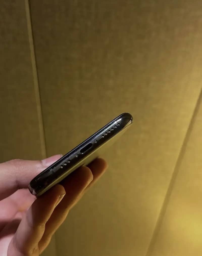 Apple iPhone 11 Pro 1