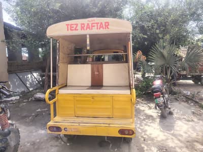 Tez Raftar Rickshaw eleven seater