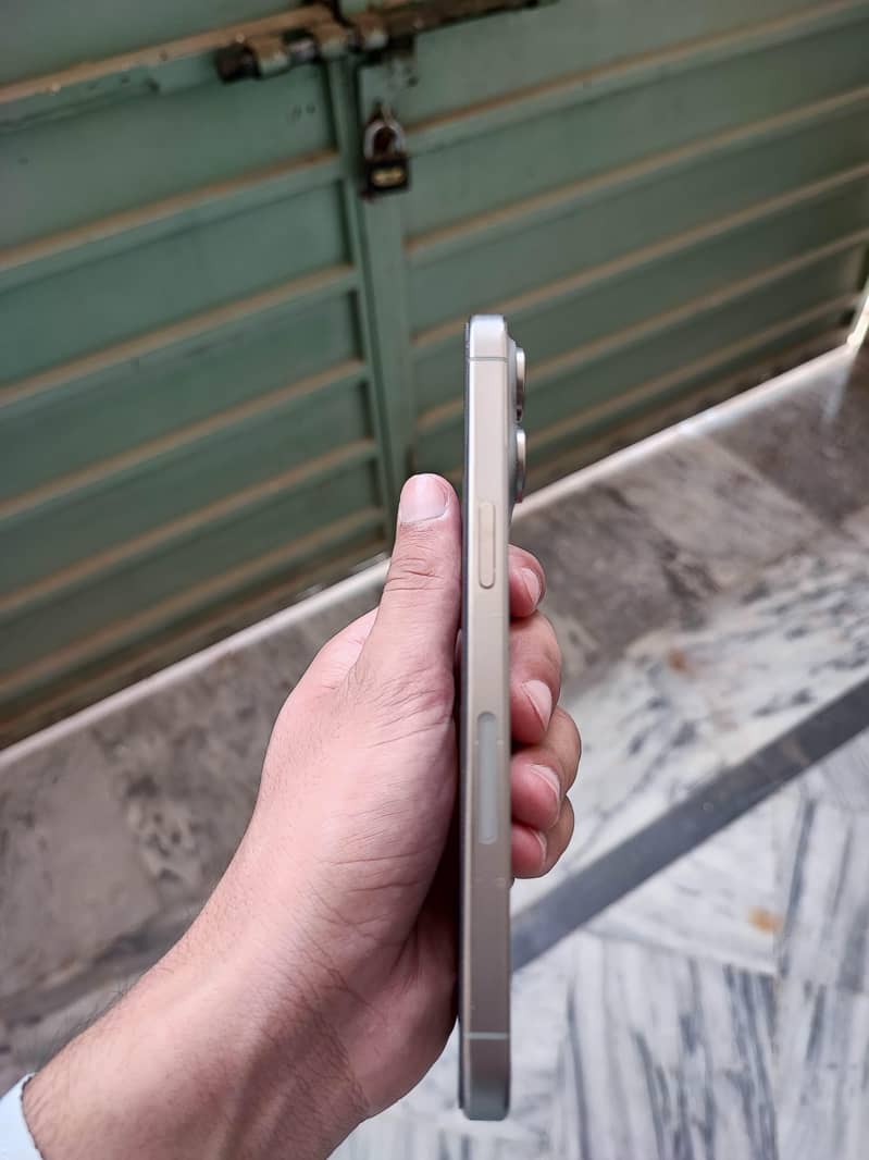 iPhone 15 Pro Max 3