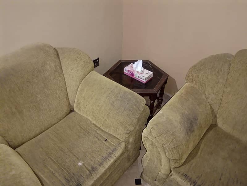 5 seaterr sofa in suitable condition 1