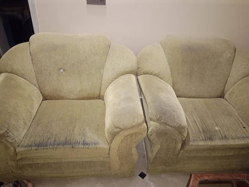 5 seaterr sofa in suitable condition 2