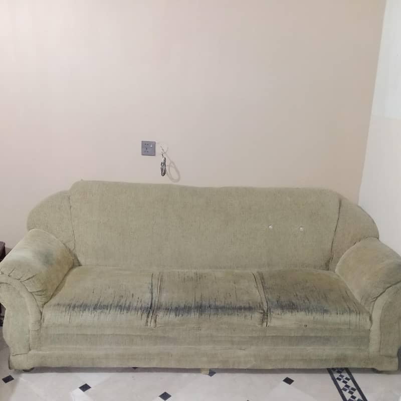5 seaterr sofa in suitable condition 4