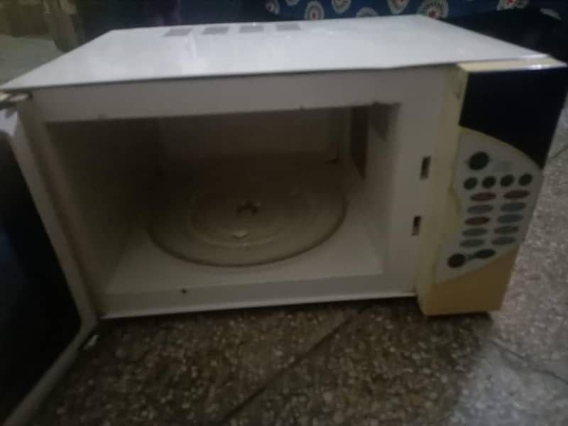microwave oven 4