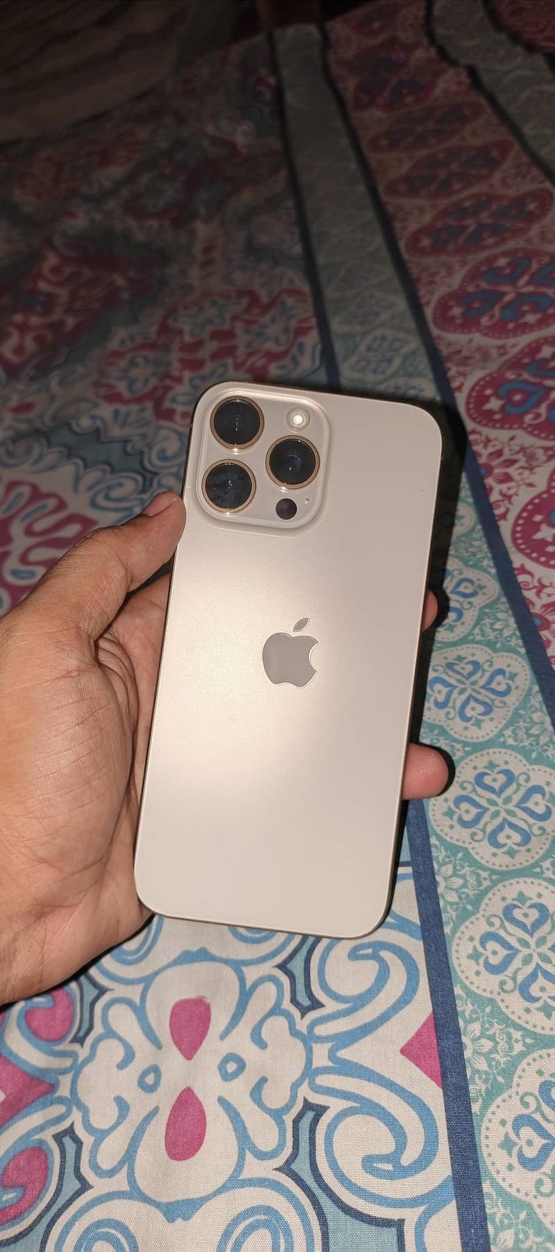 Iphone 16 pro max jv 0
