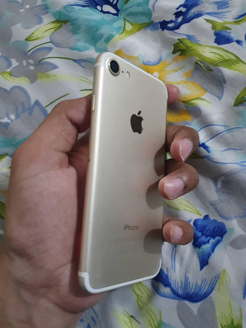Apple iPhone 7 2