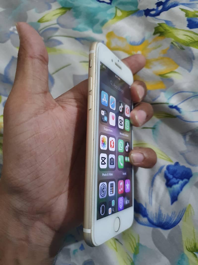 Apple iPhone 7 3