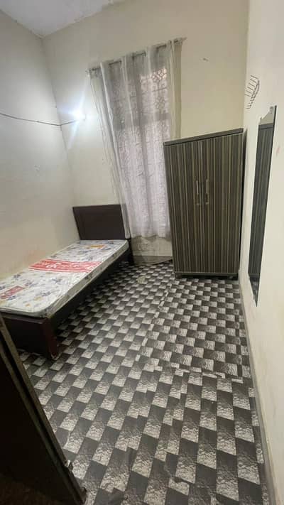 Ayat girls hostel/ Single/two seater n sharing seater rooms available for only females