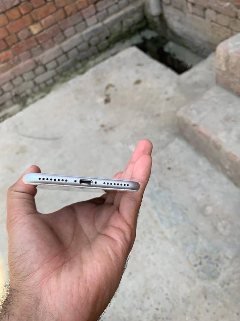 Apple iPhone 7 Plus 3