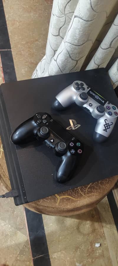 ps4 pro 3 tb jailbreak with 2 original controller with  box top 50 gam