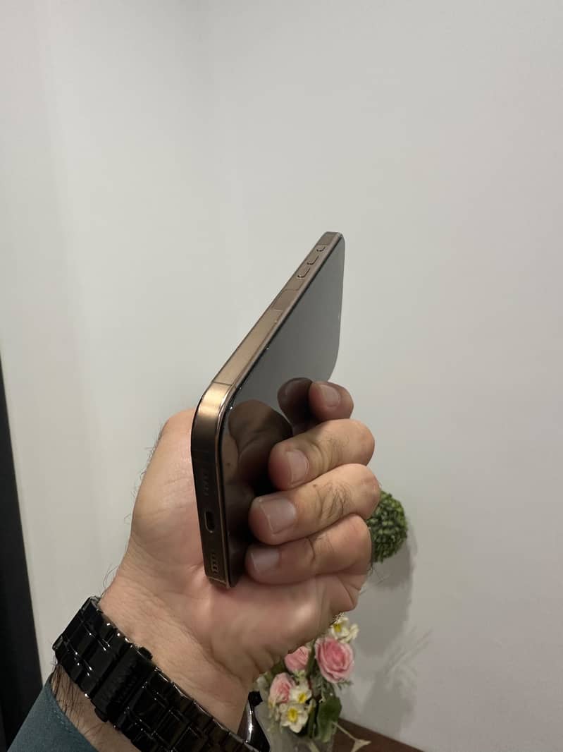 Iphone 16 pro max 6
