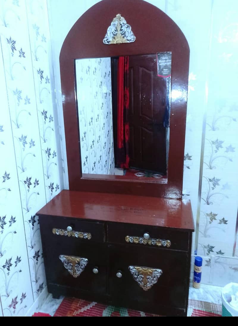 dressing table 0