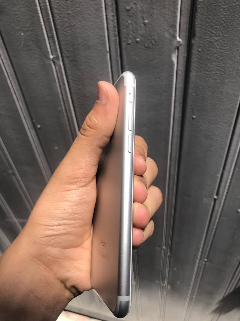Apple iPhone 7 2