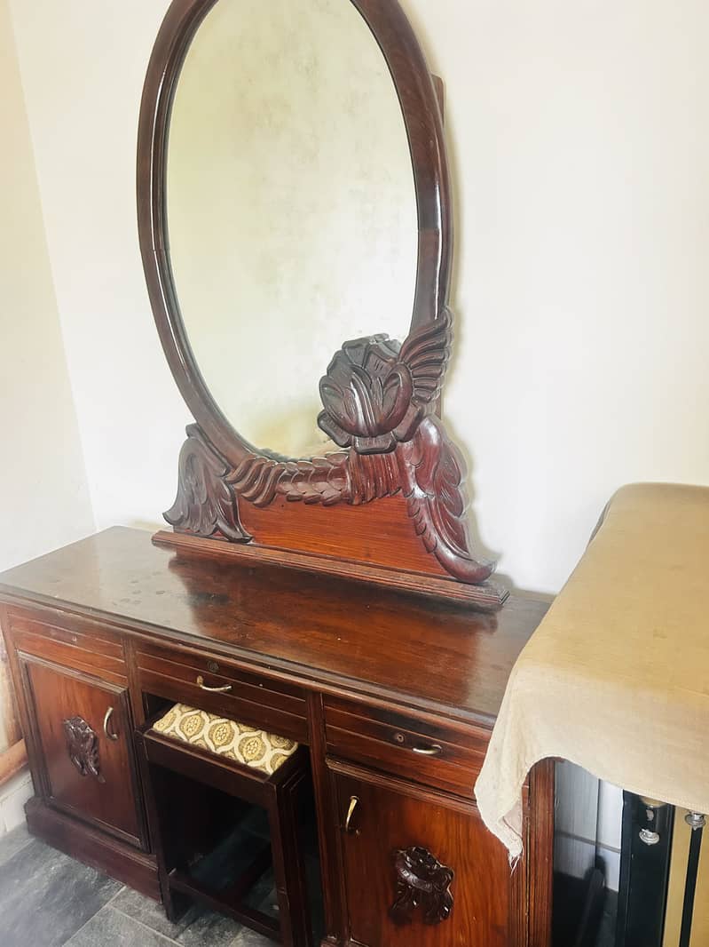 Dressing table 0