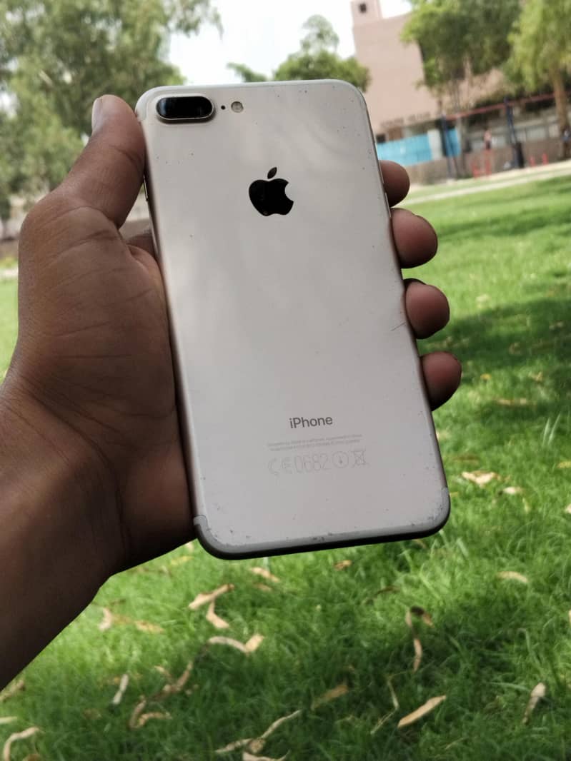 Apple iPhone 7 Plus 0