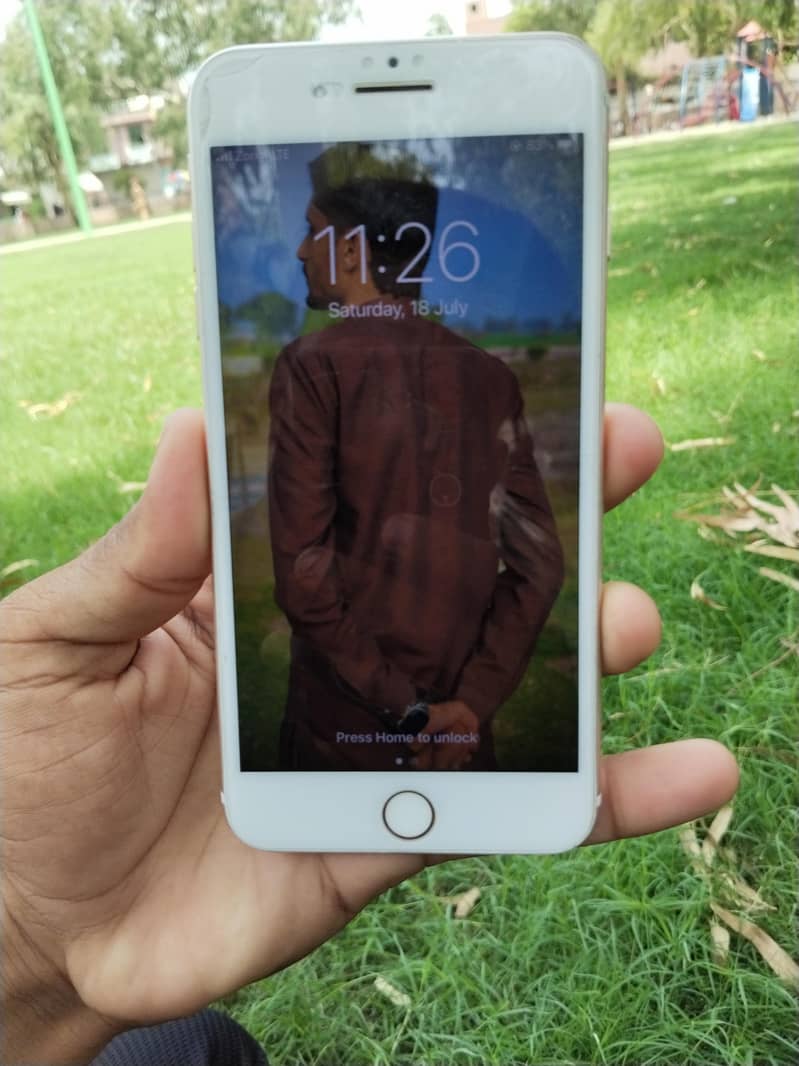 Apple iPhone 7 Plus 2