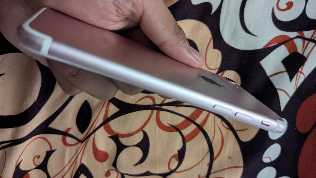 Apple iPhone 7 4