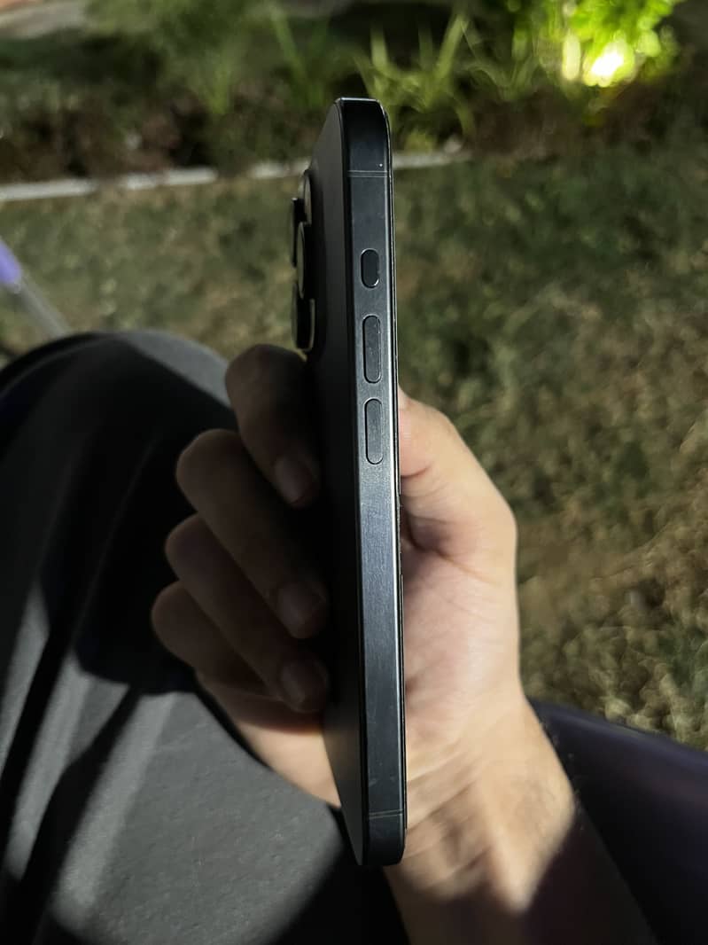 Apple iPhone 15 Pro 2