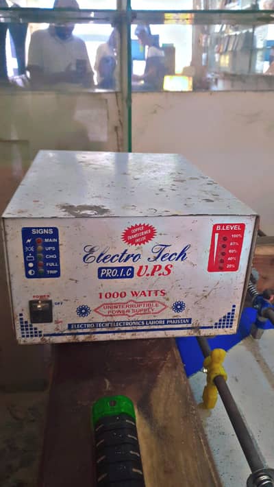 UPS 1000 Watts