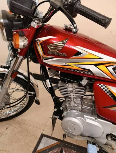 CG 125 2025 9MONTH  ZERO CONDITION FIRST OWNER KARACHI NUMBER
