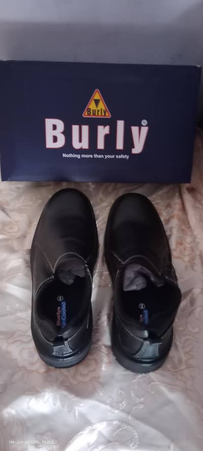 Safety shoes & Safety waits new box packed