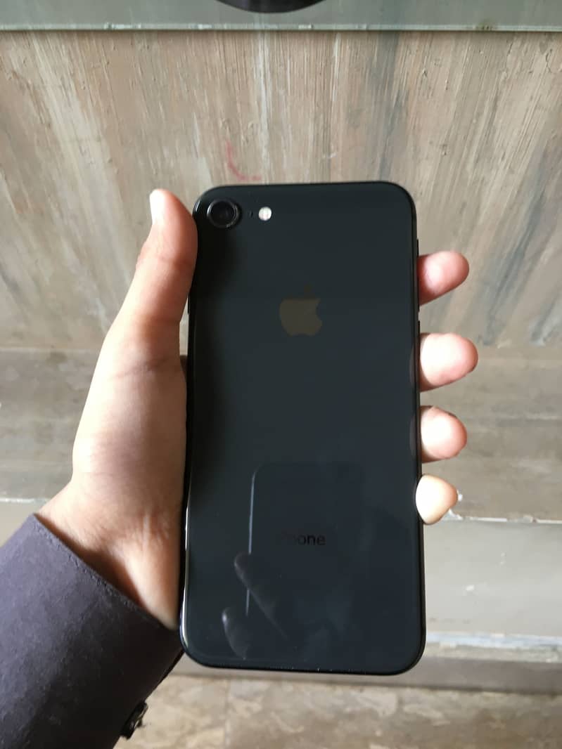 Apple iPhone 8 1