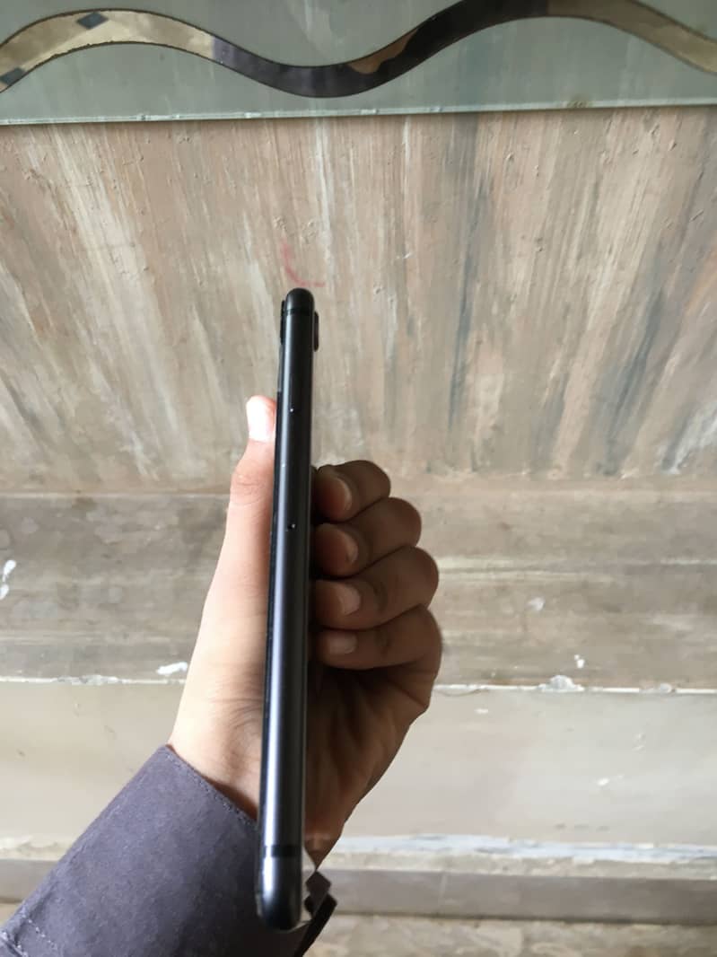 Apple iPhone 8 3