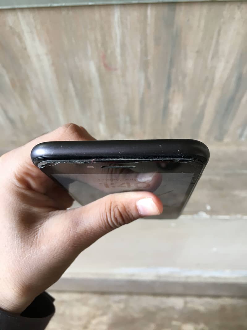 Apple iPhone 8 4