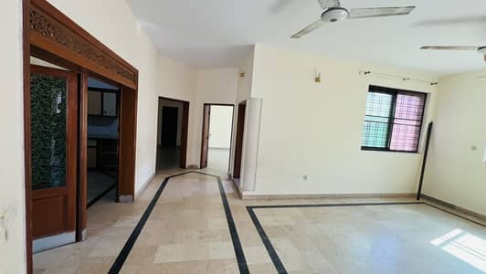 1 kanal upper portion for rent in wapda town
