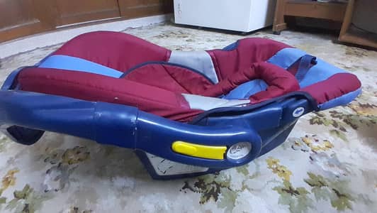 baby carrycot and  carseats