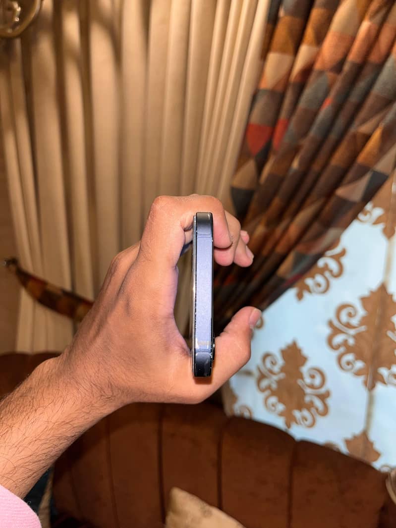 Apple iPhone 12 0
