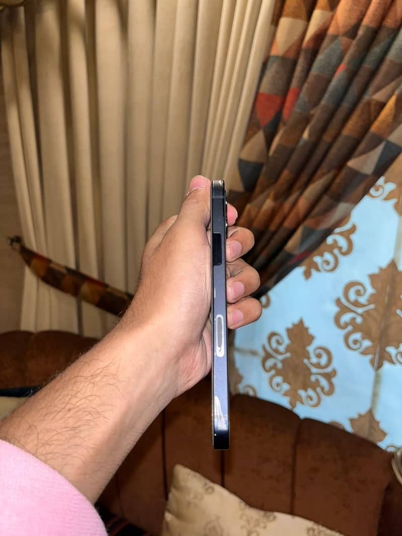 Apple iPhone 12 3