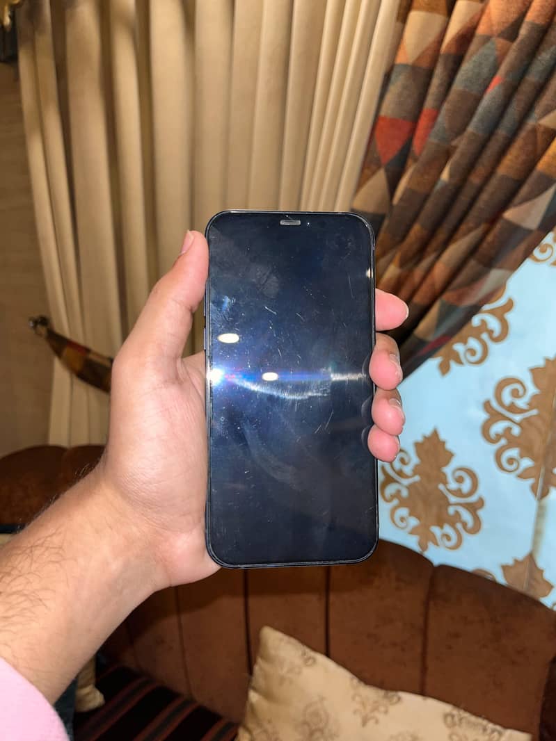Apple iPhone 12 4