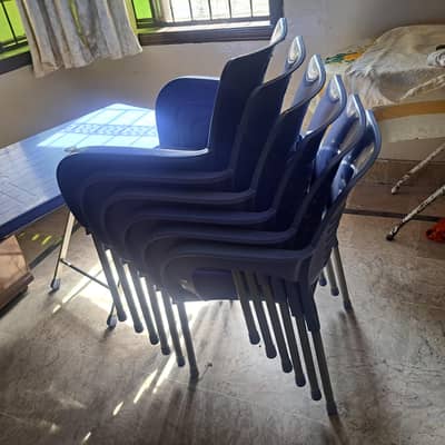BOSS PLASTIC RELAXO CHAIRS WITH METAL LEGS